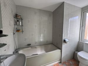 Family Bathroom- click for photo gallery
